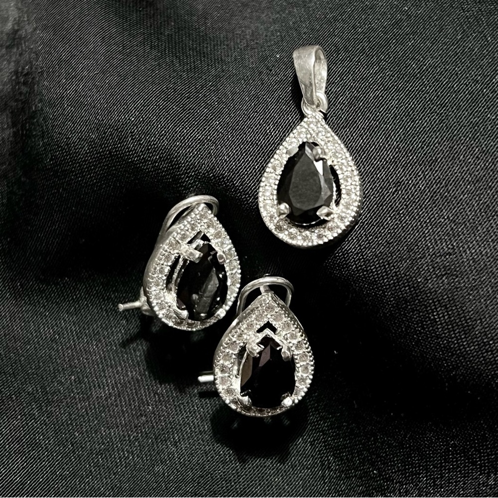 New Elegant Teardrop Earrings & Pendant Jewelry Set (Sterling Silver 925)